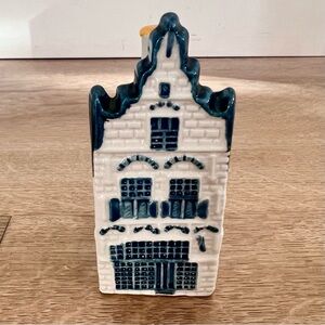 KLM #20 Delft Blue House - BOLS‎ Holland Porcelain House - Empty SEALED Bottle